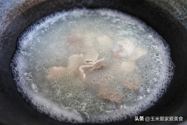 风靡广东的原味汤粉的高汤如何熬制？加上这些简单配料，汤鲜味浓